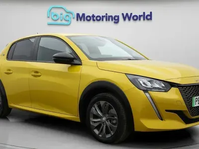 Used Peugeot e-208 Active+ 100 kW (136 HP) 2023 Yellow Hatchback