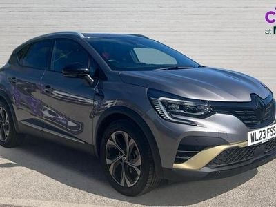 Begagnad Renault Captur Engineered 142 HK (104 kW) 2023 Grå SUV