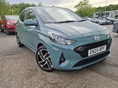 Used Hyundai i10 Premium 79 HP (58 kW) 2025 Green Hatchback
