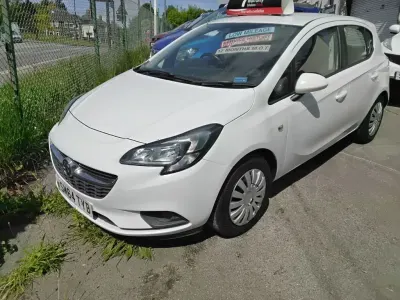 Used Vauxhall Corsa Design Edition 70 HP (51 kW) 2015 White Hatchback