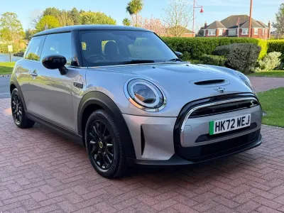 Begagnad Mini Cooper S Hatch 135 kW (184 HK) 2022 Silver Halvkombi
