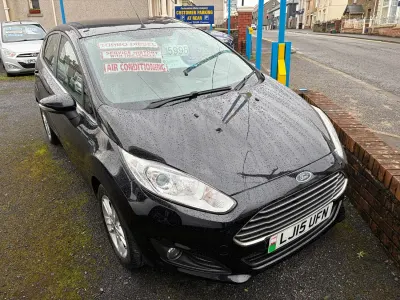 Usado Ford Fiesta Zetec 75 HP (55 kW) 2015 Preto Citadino