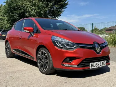 Used Renault Clio Iconic 110 HP (80 kW) 2018 Red Hatchback
