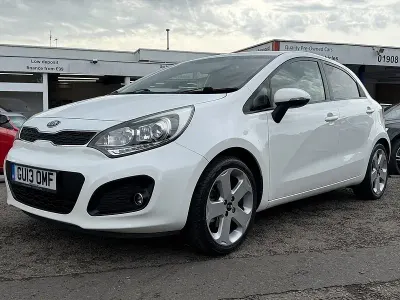 Used Kia Rio 107 HP (78 kW) 2013 White Hatchback