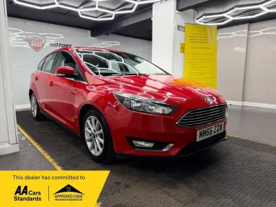 Used Ford Focus Titanium 125 HP (91 kW) 2016 Red Hatchback