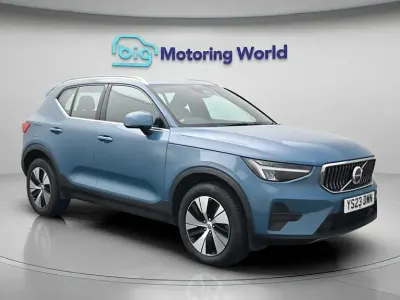 Begagnad Volvo XC40 Core 211 HK (155 kW) 2023 Blå SUV