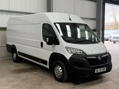 Second-hand Vauxhall Movano 140 CP (102 kW) 2023 Alb