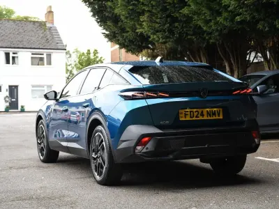 Begagnad Peugeot 408 GT 129 HK (94 kW) 2024 Blå SUV