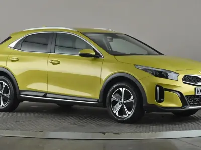 Usado Kia XCeed 139 HP (102 kW) 2023 Amarelo SUV