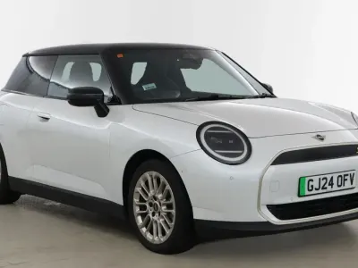 Używany Mini Cooper SE Hatch 158 kW (215 KM) 2024 Biały Hatchback
