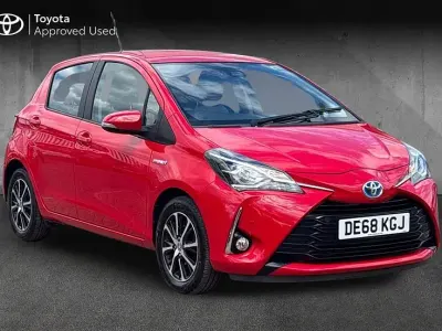 Used Toyota Yaris 99 HP (72 kW) 2018 Tokyo red Hatchback