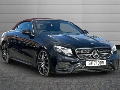 Usado Mercedes E300 AMG line 245 HP (180 kW) 2021 Preto Cabrios