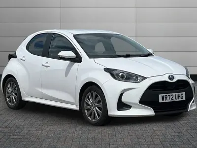 Used Toyota Yaris 116 HP (85 kW) 2022 White Hatchback