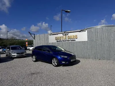 Used Ford Focus Titanium 120 HP (88 kW) 2015 Blue Hatchback