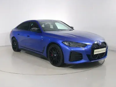 Begagnad BMW i4 Shadowline 394 kW (537 HK) 2023 Blå Sedan
