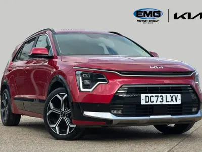 Gebraucht Kia Niro 139 PS (102 kW) 2024 Rot SUV