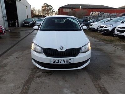 Used Skoda Fabia 75 HP (55 kW) 2017 White Estate