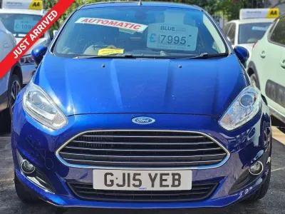 Begagnad Ford Fiesta Titanium 100 HK (73 kW) 2015 Blå Halvkombi