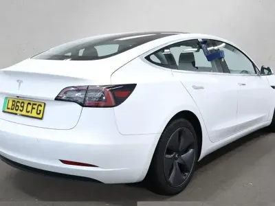 Used Tesla Model 3 Standard Range 239 kW (325 HP) 2019 White Sedan
