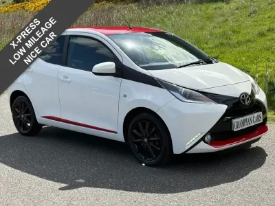 Usado Toyota Aygo x-press 68 HP (50 kW) 2018 Branco Citadino