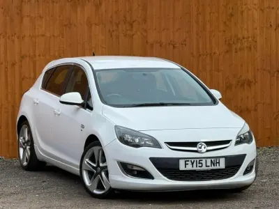 Begagnad Vauxhall Astra SRi 165 HK (121 kW) 2015 Vit Halvkombi