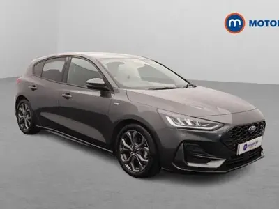 Usado Ford Focus ST-Line 125 HP (91 kW) 2023 Cinzento Citadino