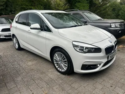 Used BMW 220 Luxury Line 2015 White Hatchback