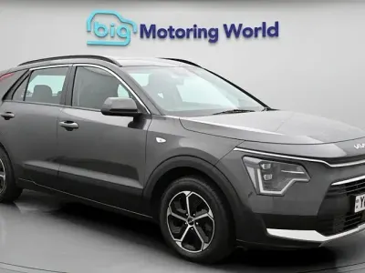 Usado Kia Niro 141 HP (103 kW) 2023 Cinzento SUV