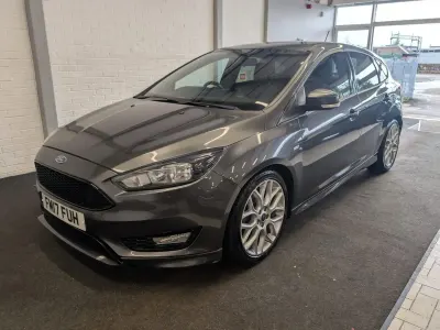 Used Ford Focus ST-Line 125 HP (91 kW) 2017 Grey Hatchback