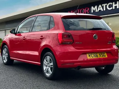Begagnad VW Polo Match 2016 Röd Halvkombi
