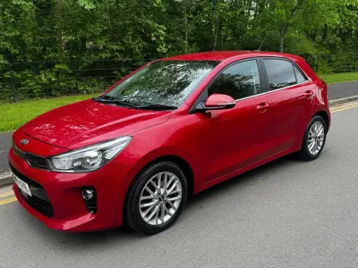 Begagnad Kia Rio 89 HK (65 kW) 2018 Röd Halvkombi