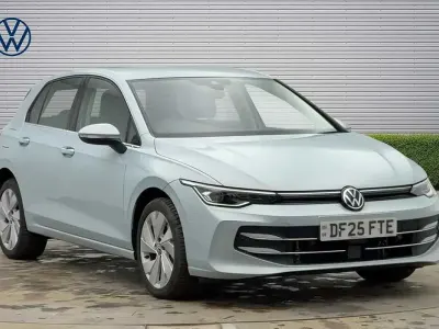 Begagnad VW Golf VIII Style 204 HK (150 kW) 2025 Blå Halvkombi