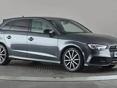 Usado Audi A3 Black Edition 116 HP (85 kW) 2018 Cinzento Sedan