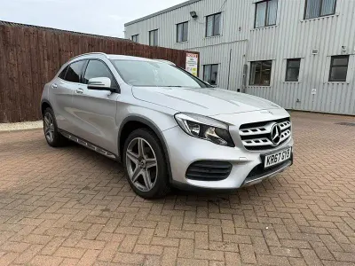 Käytetty Mercedes GLA220 AMG line 177 HP (130 kW) 2017 Hopea Katumaasturi