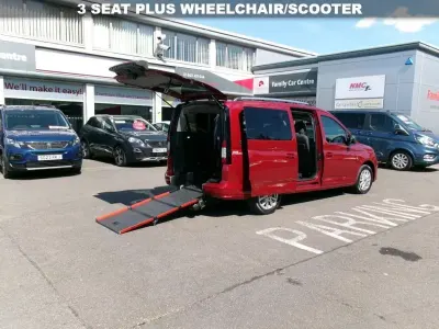 Used Ford Grand Tourneo Connect Titanium 122 HP (89 kW) 2023 Red MPV