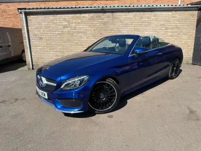 Usado Mercedes C220 AMG line 170 HP (125 kW) 2017 Azul Cabrios