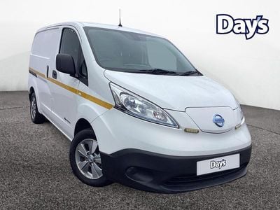 Used Nissan e-NV200 Tekna 80 kW (109 HP) 2021 White MPV
