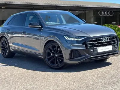 Używany Audi Q8 Black Edition 286 KM (210 kW) 2023 Szary SUV