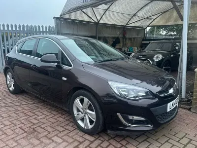Used Vauxhall Astra SRi 165 HP (121 kW) 2014 Brown Hatchback