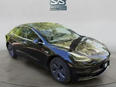 Używany Tesla Model 3 Standard Range 180 kW (245 KM) 2021 Sedan/Limuzyna