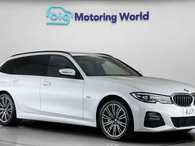 Begagnad BMW 330e M Sport 292 HK (214 kW) 2022 Vit Kombi