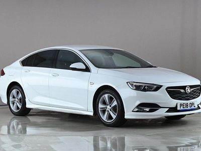 Used Vauxhall Insignia SRi 136 HP (100 kW) 2018 White Hatchback