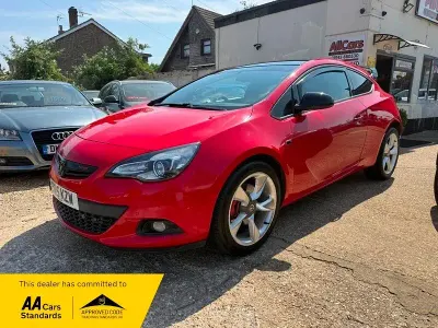 Used Vauxhall Astra GTC Sport 140 HP (102 kW) 2015 Red Hatchback