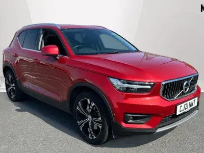 Begagnad Volvo XC40 Inscription 197 HK (144 kW) 2021 Röd SUV