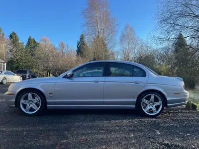 Usado Jaguar S-Type R 400 HP (294 kW) 2002 Prateado Sedan