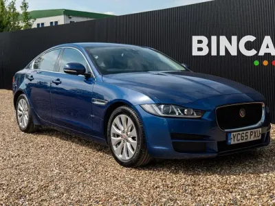 Używany Jaguar XE Prestige 163 KM (119 kW) 2015 Niebieski Sedan/Limuzyna