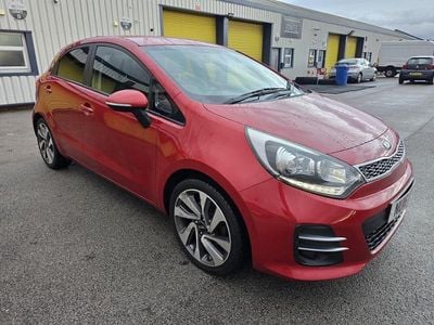 Used Kia Rio 107 HP (78 kW) 2016 Red Hatchback