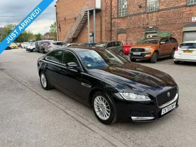 Używany Jaguar XF Prestige 180 KM (132 kW) 2020 Czarny Sedan/Limuzyna