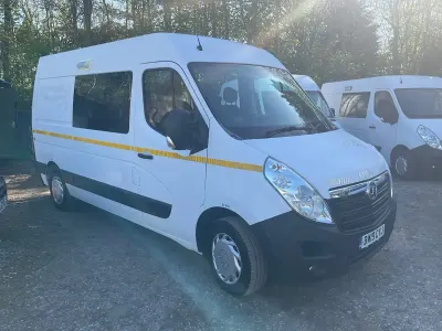 Begagnad Vauxhall Movano 130 HK (95 kW) 2019 Vit Minibuss