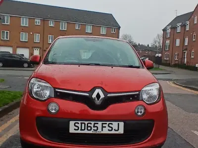 Used Renault Twingo Play 70 HP (51 kW) 2015 Red Hatchback